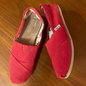 TOMS- red